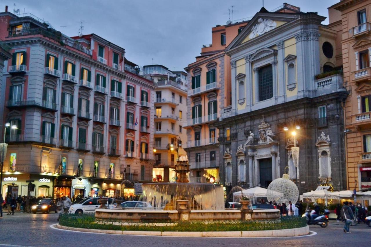 Core E Core Naples Luaran gambar