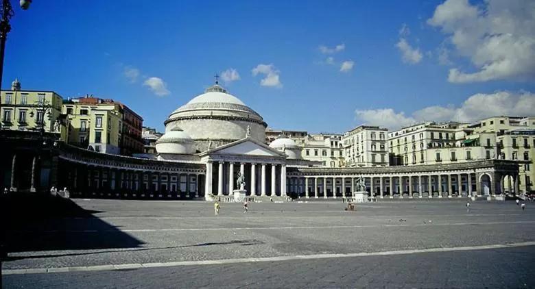 Core E Core Naples Luaran gambar